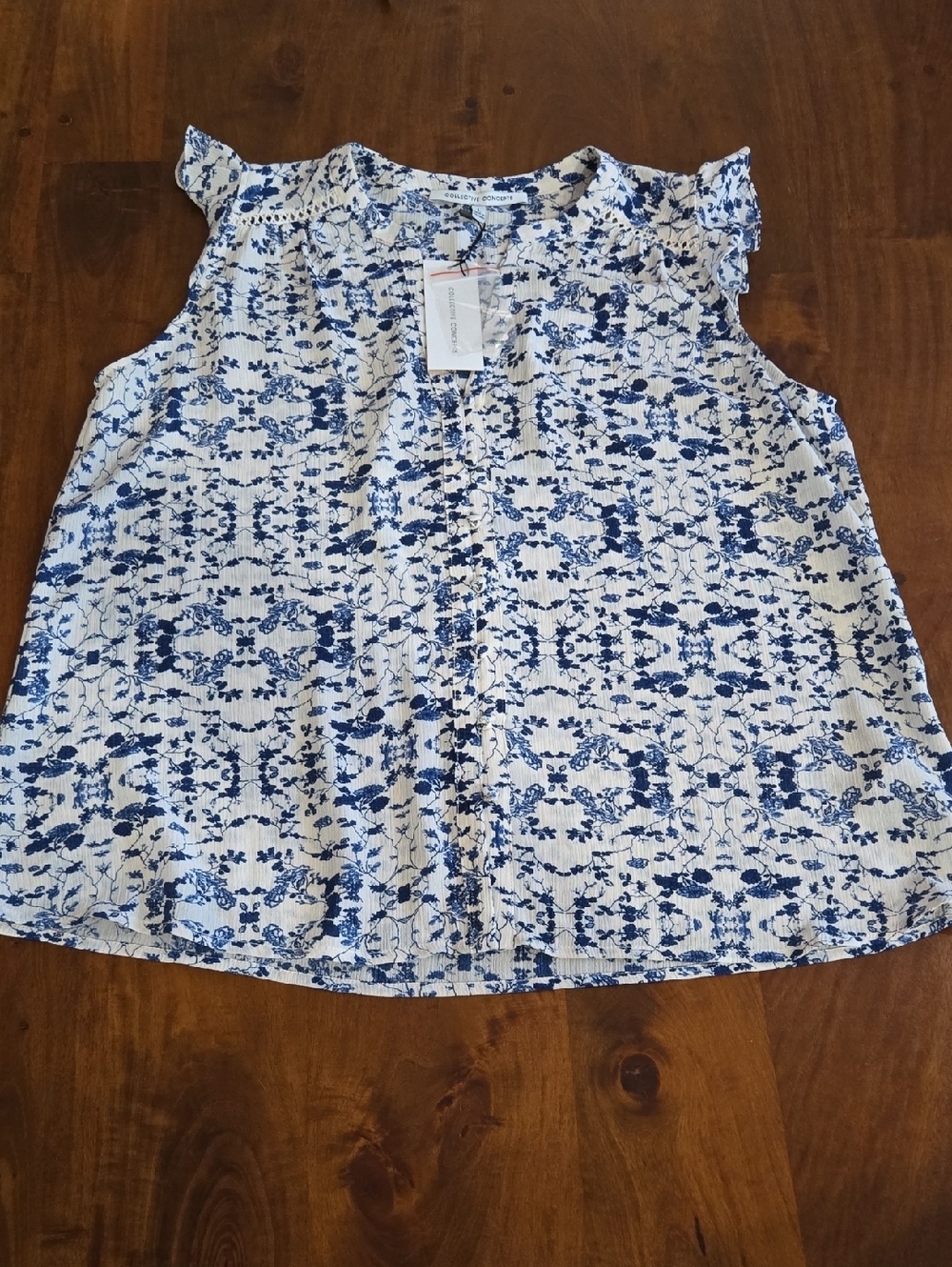 NWT Collective Concepts Blue & White Floral Button Front Top Large